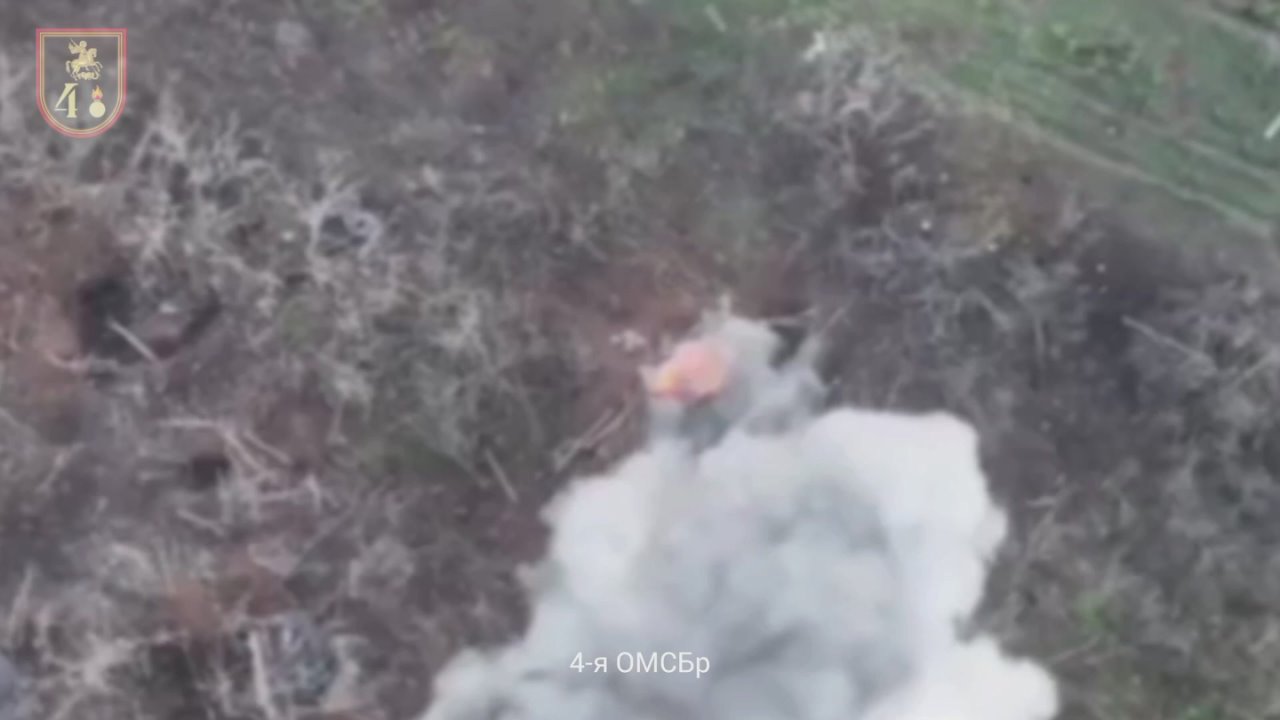 5-го ноября 2014-го года в Луганской народной республике образовали 4-ю мотострелковую бригаду, когда мне был 21 год я пошел служить, выбора среди подразделений было достаточно, но я, как и многие другие пошел именно в это...