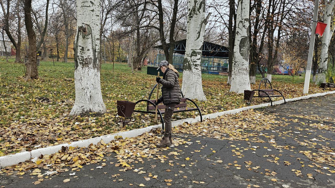 В целях обеспечения благоприятных условий для отдыха и досуга посетителей, сегодня в городском парке культуры и отдыха прошел очередной субботник по благоустройству территории лесной зоны, организованный работниками клубных... В целях обеспечения благоприятных условий для отдыха и досуга посетителей, сегодня в городском парке культуры и отдыха прошел очередной субботник по благоустройству территории лесной зоны, организованный работниками клубных...