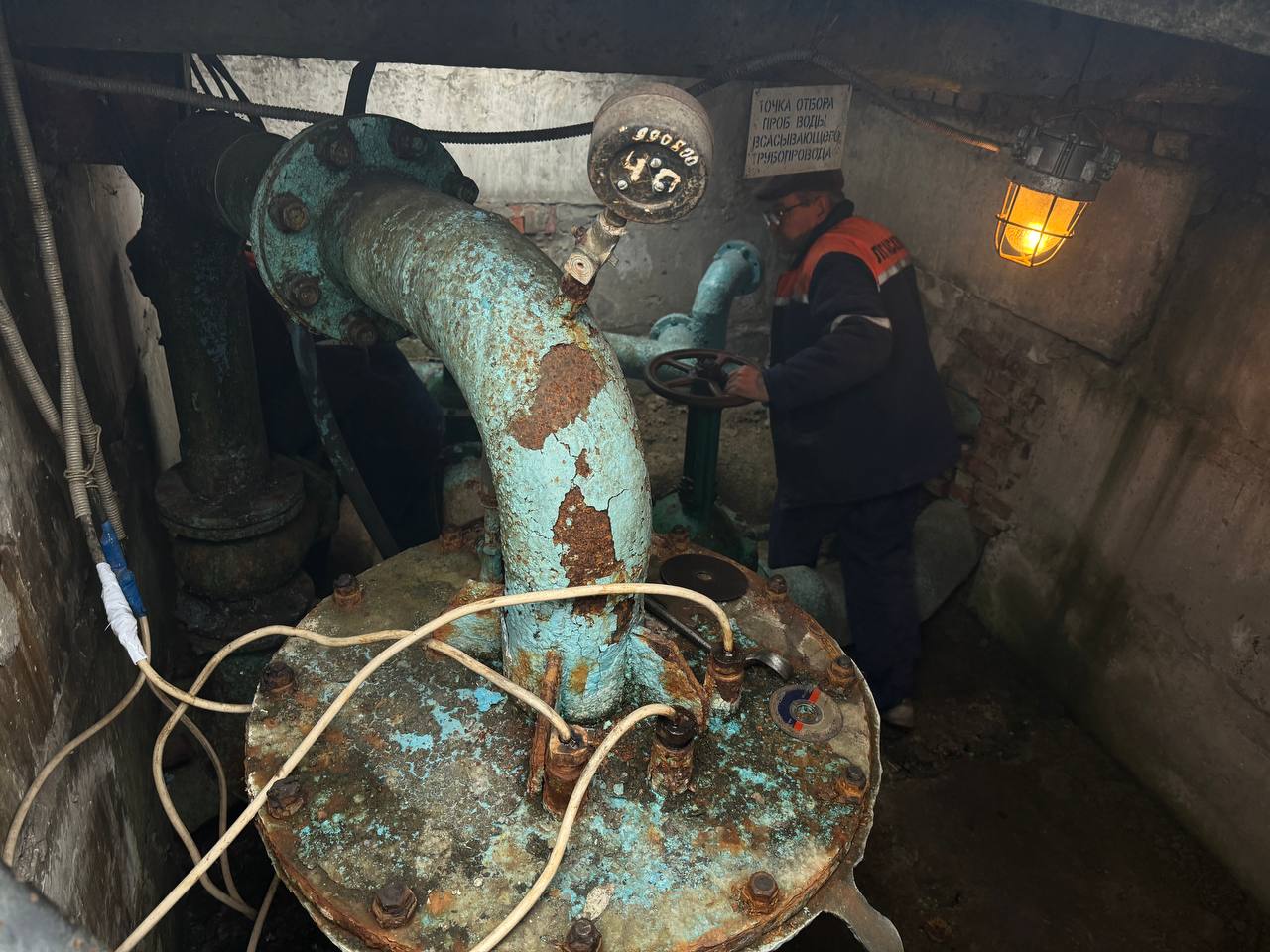 «Лугансквода» проводит плановые работы на одной из водопроводных насосных станций в Луганске