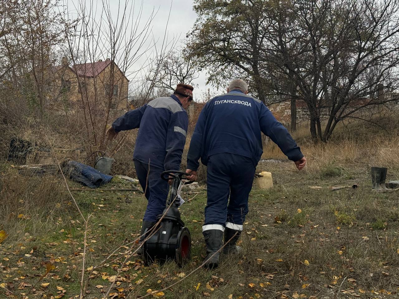 «Лугансквода» проводит плановые работы на одной из водопроводных насосных станций в Луганске «Лугансквода» проводит плановые работы на одной из водопроводных насосных станций в Луганске