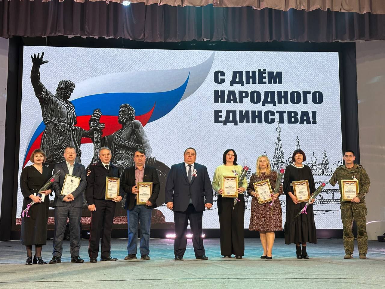 Тысячи ветеранов специальной военной операции во всех регионах страны приняли участие в праздничных мероприятиях в честь Дня народного единства