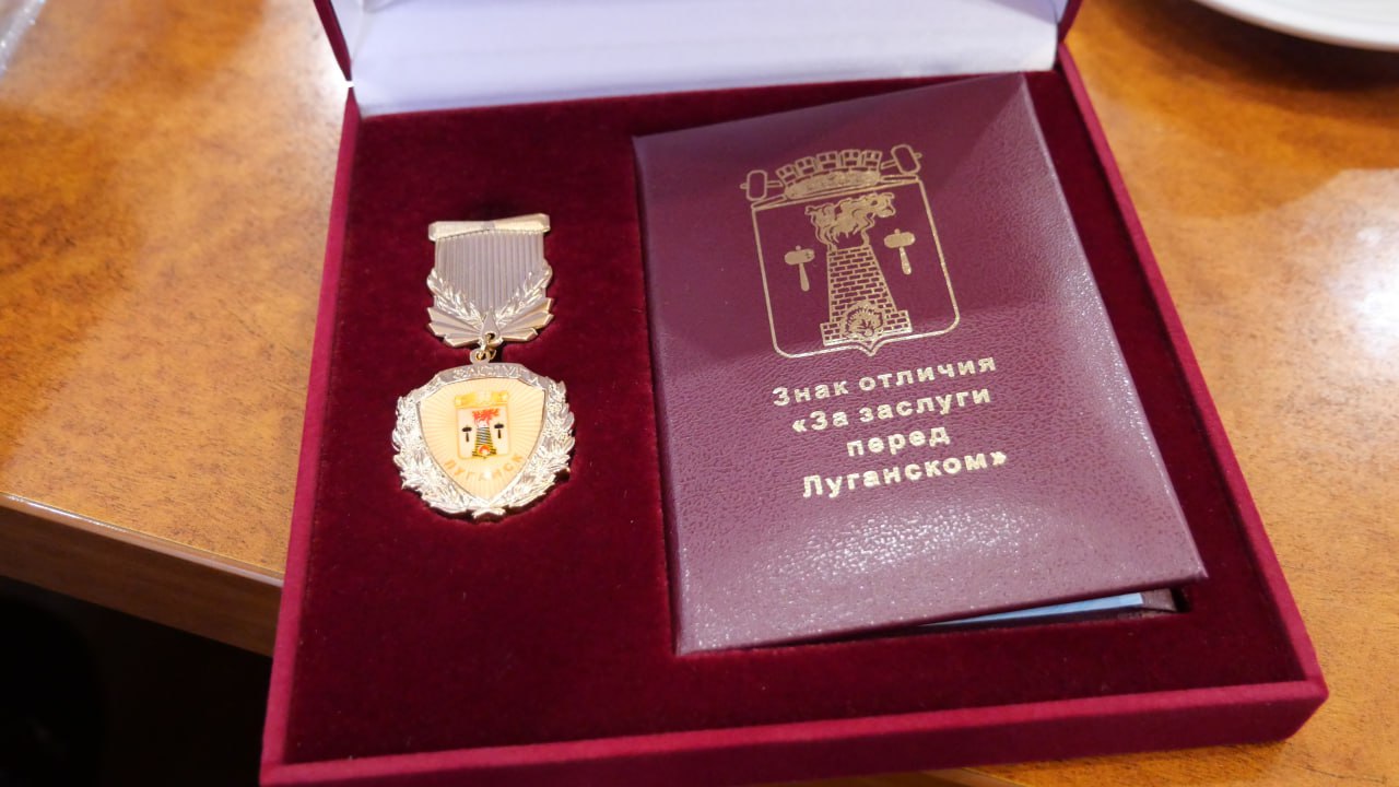 В Администрации города поздравили коллектив газеты "Жизнь Луганска" с 35-летним юбилеем В Администрации города поздравили коллектив газеты "Жизнь Луганска" с 35-летним юбилеем