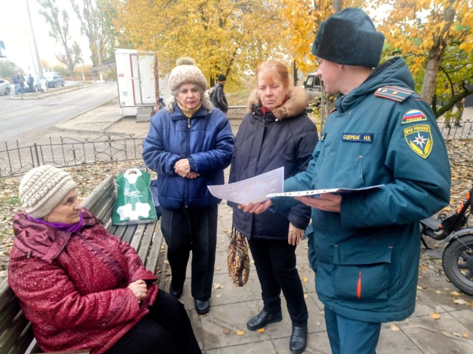 Спасатели МЧС России ведут активную работу по предупреждению пожаров отопительного сезона Спасатели МЧС России ведут активную работу по предупреждению пожаров отопительного сезона
