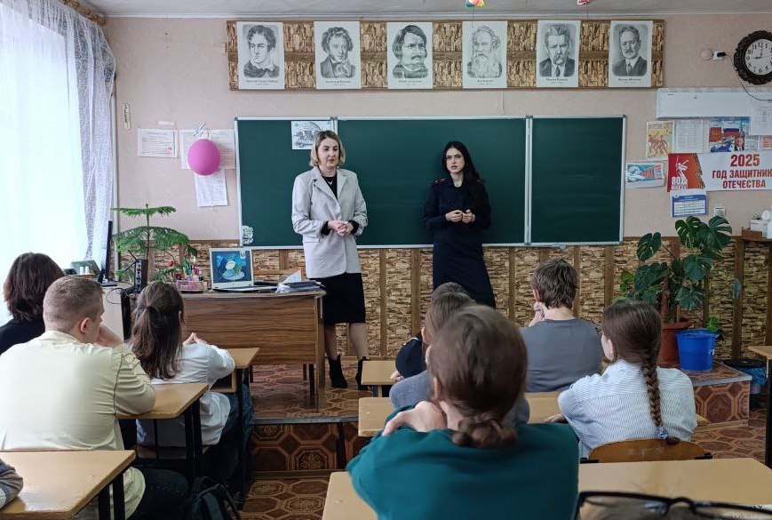 Школьникам Молодогвардейска провели профилактическую лекцию о правилах дорожного движения Школьникам Молодогвардейска провели профилактическую лекцию о правилах дорожного движения