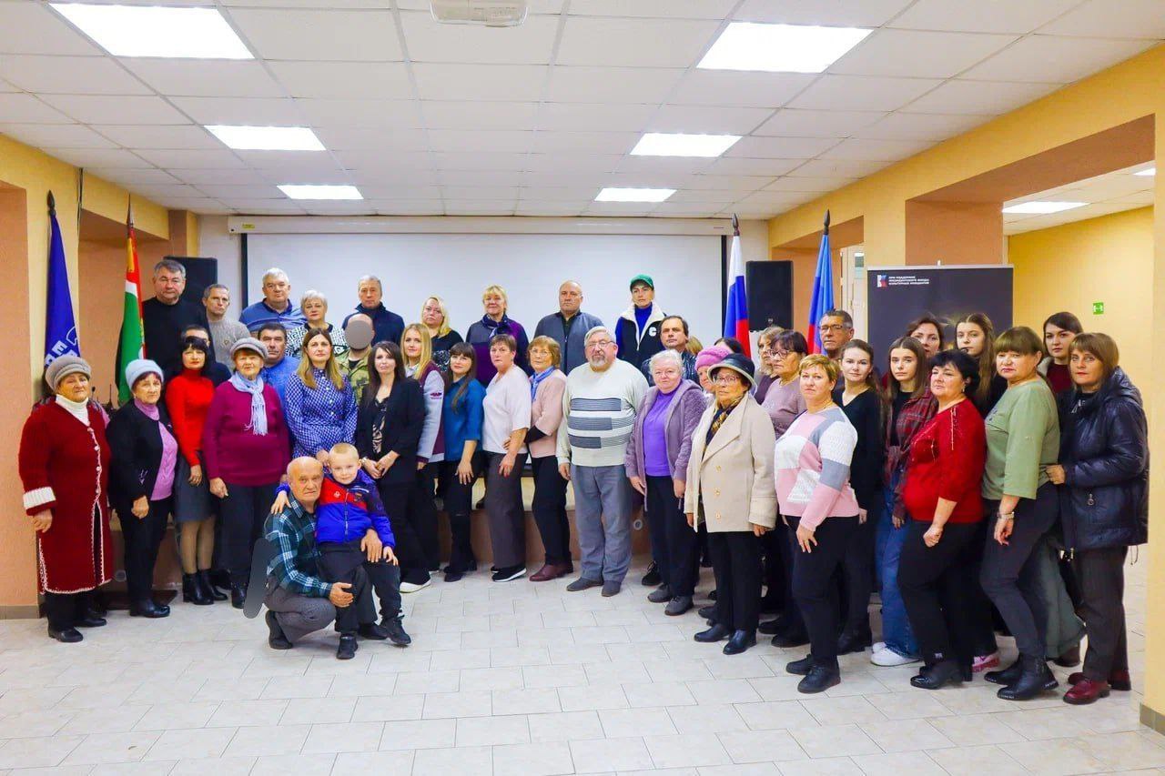 Сегодня, в малом зале РДК, состоялась встреча, на которой присутствовали руководитель социальных проектов Ирина Кузьминых и режиссер Ольга Каледина, организованное муниципальным координатор партпроекта «Женского движения... Сегодня, в малом зале РДК, состоялась встреча, на которой присутствовали руководитель социальных проектов Ирина Кузьминых и режиссер Ольга Каледина, организованное муниципальным координатор партпроекта «Женского движения...