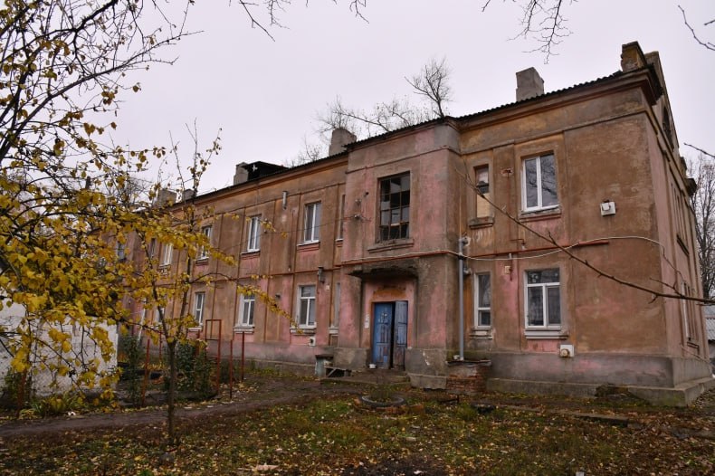 Восстановление дома на ул. Новодолжанская, пострадавшего в результате удара ВСУ, продолжается: к работе приступили строители из Красноярского края Восстановление дома на ул. Новодолжанская, пострадавшего в результате удара ВСУ, продолжается: к работе приступили строители из Красноярского края