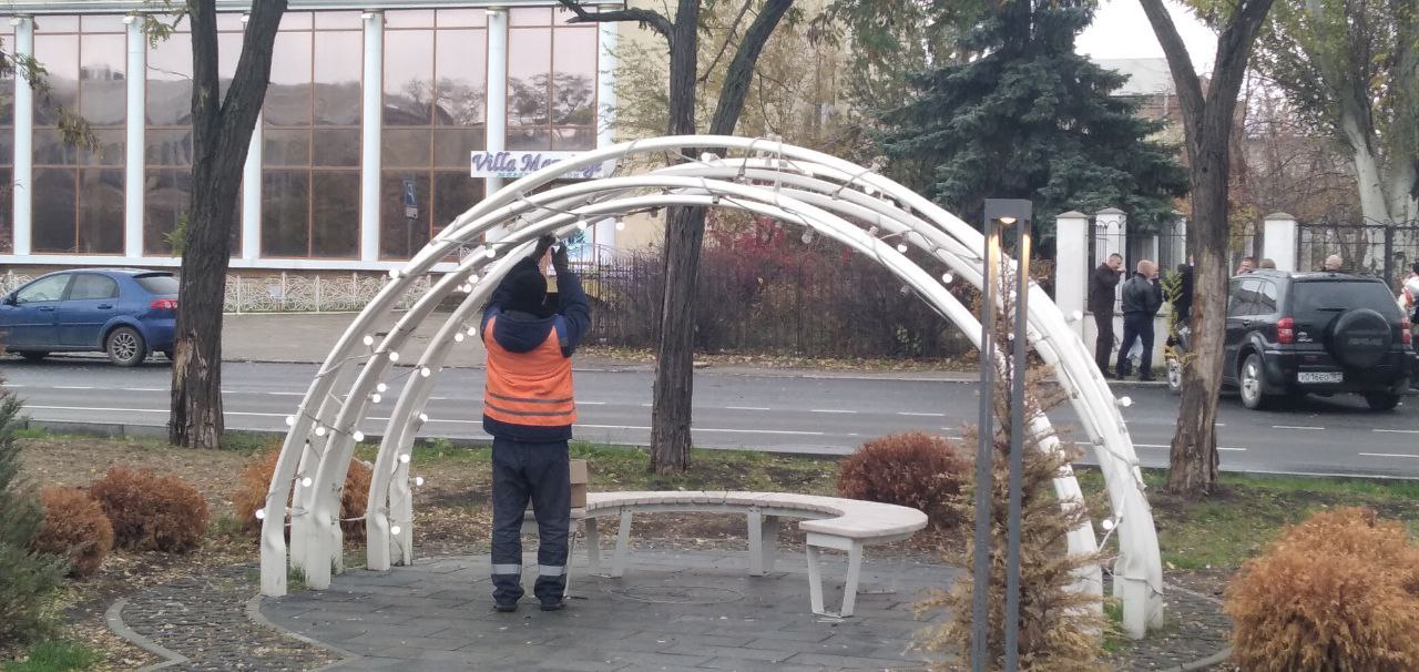 "Луганскгорсвет" продолжает работу по улучшению уличного освещения