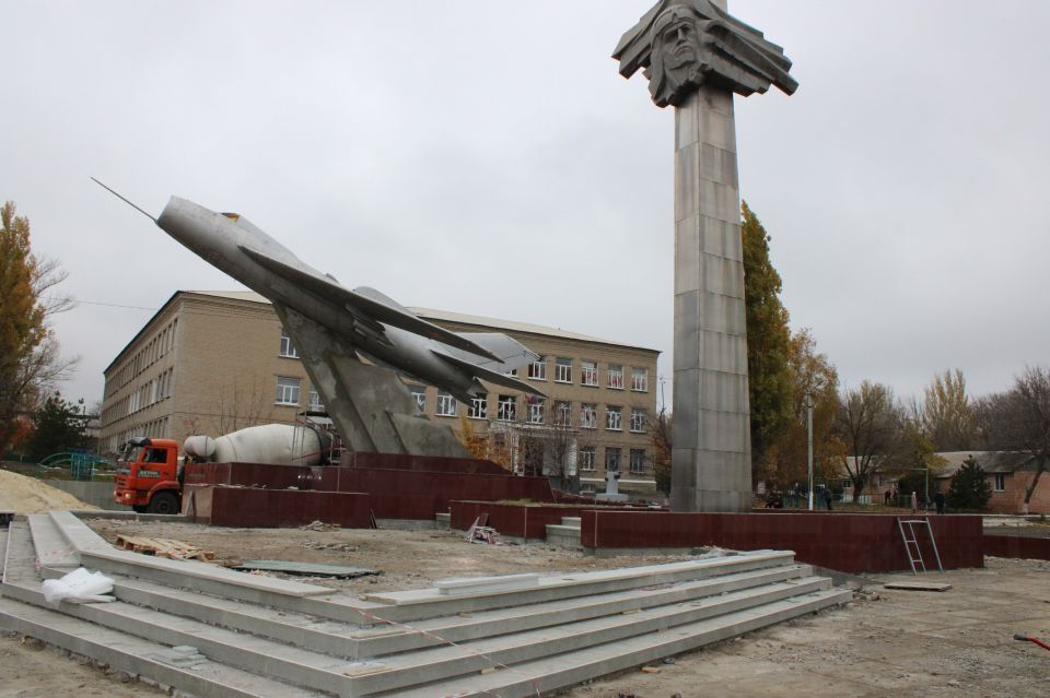 Регион - шеф осуществляет в Ровеньках ремонт площади Коми Регион - шеф осуществляет в Ровеньках ремонт площади Коми
