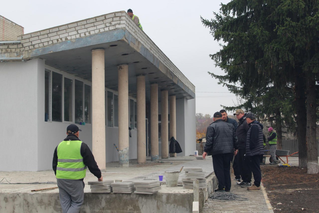 Сергей Крамаренко: В рамках соглашения о сотрудничестве с Алтайским краем в селе Трехизбенка продолжается ремонт Дома культуры Сергей Крамаренко: В рамках соглашения о сотрудничестве с Алтайским краем в селе Трехизбенка продолжается ремонт Дома культуры