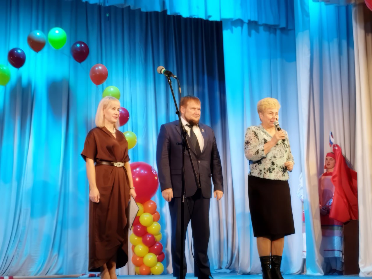 На сцене Луганского академического театра кукол состоялся гала-концерт фестиваля-конкурса детского и юношеского творчества детей-инвалидов «Осенняя мелодия» На сцене Луганского академического театра кукол состоялся гала-концерт фестиваля-конкурса детского и юношеского творчества детей-инвалидов «Осенняя мелодия»