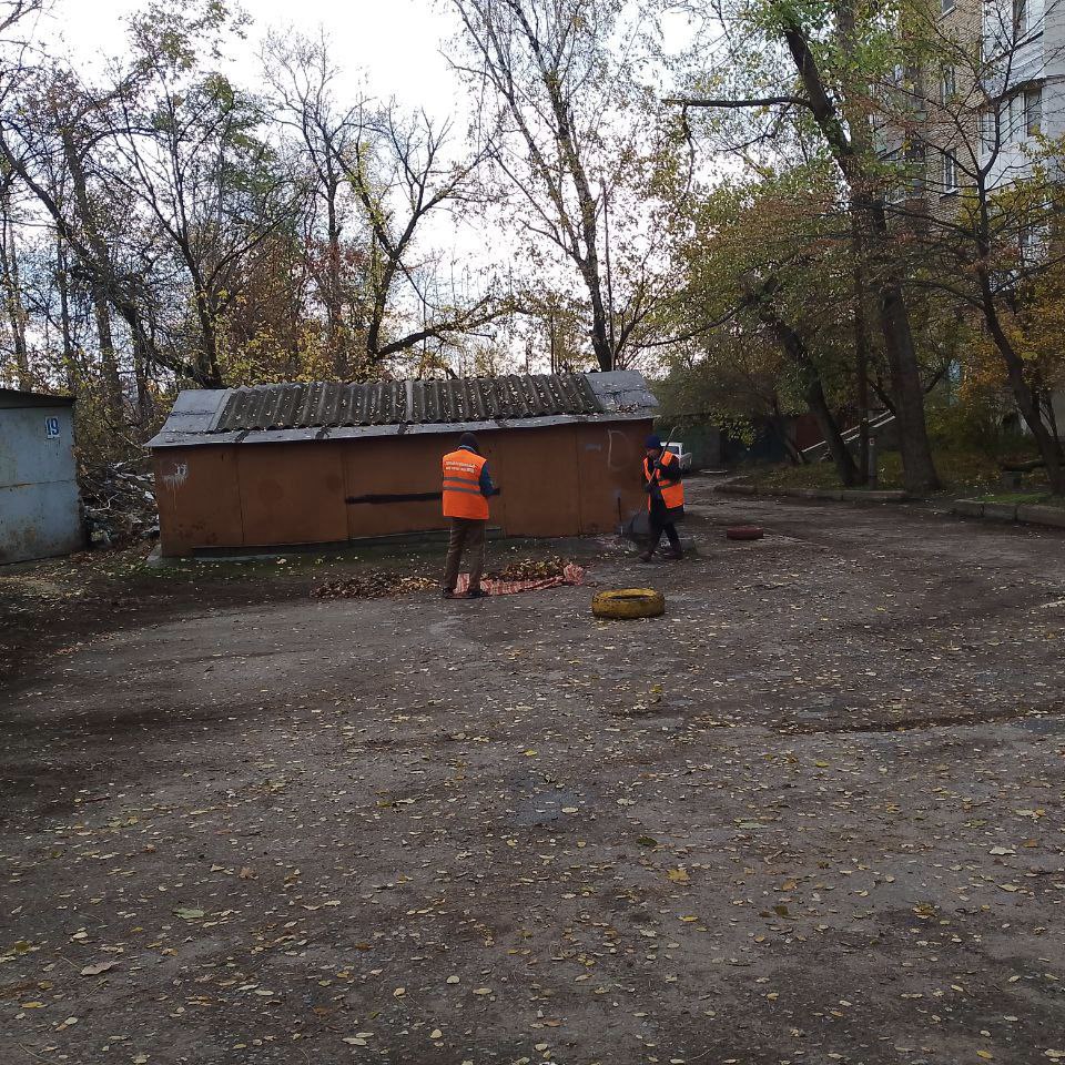 Луганский филиал Управляющей компании активно борется с осенним листопадом, обеспечивая чистоту и порядок на благоустроенных территориях Луганский филиал Управляющей компании активно борется с осенним листопадом, обеспечивая чистоту и порядок на благоустроенных территориях