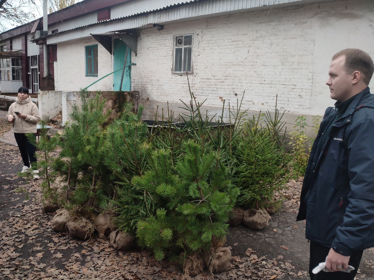 В рамках акции АНО «Сад памяти» сотрудниками отдела чрезвычайных ситуаций, охраны труда и окружающей природной среды Администрации городского округа город Ровеньки сегодня были получены саженцы: сосны обычной в количестве 20... В рамках акции АНО «Сад памяти» сотрудниками отдела чрезвычайных ситуаций, охраны труда и окружающей природной среды Администрации городского округа город Ровеньки сегодня были получены саженцы: сосны обычной в количестве 20...