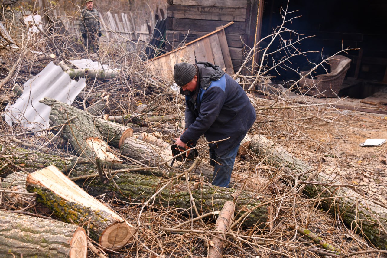 Андрей Сухачев: Продолжаем ремонтно-восстановительные работы на доме по ул. Новодолжанская, поврежденном 3 ноября в результате удара ВСУ Андрей Сухачев: Продолжаем ремонтно-восстановительные работы на доме по ул. Новодолжанская, поврежденном 3 ноября в результате удара ВСУ