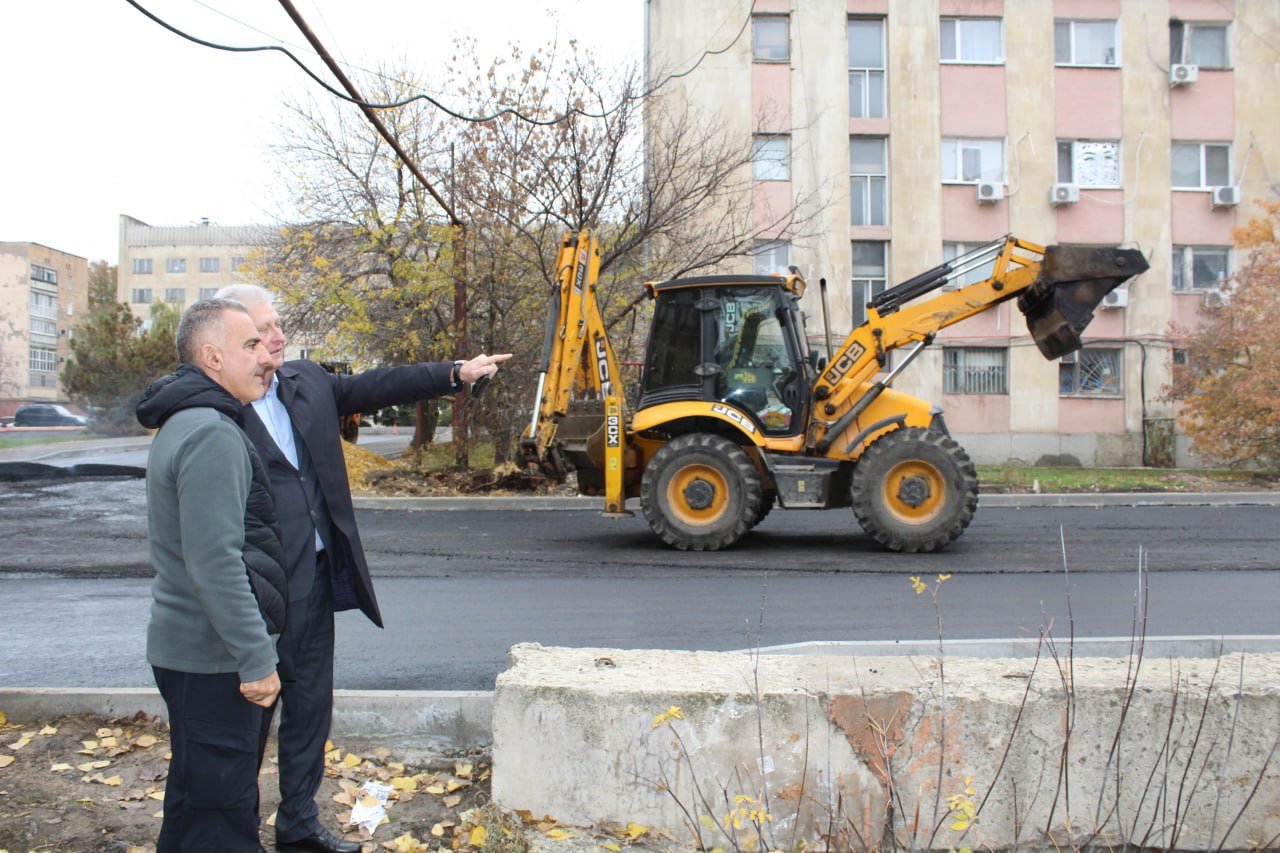 Сергей Козенко: Ознакомился с ходом работ по капитальному ремонту внутриквартальной дороги по адресу: улица Микроцентр, дома № 21–25 Сергей Козенко: Ознакомился с ходом работ по капитальному ремонту внутриквартальной дороги по адресу: улица Микроцентр, дома № 21–25