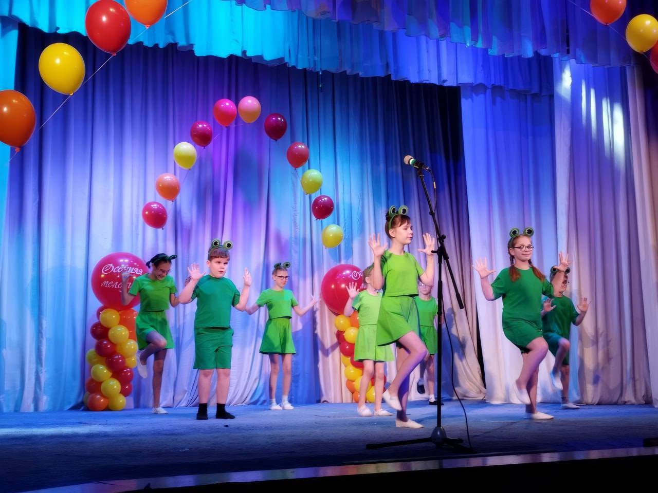 На сцене Луганского академического театра кукол состоялся гала-концерт фестиваля-конкурса детского и юношеского творчества детей-инвалидов «Осенняя мелодия» На сцене Луганского академического театра кукол состоялся гала-концерт фестиваля-конкурса детского и юношеского творчества детей-инвалидов «Осенняя мелодия»