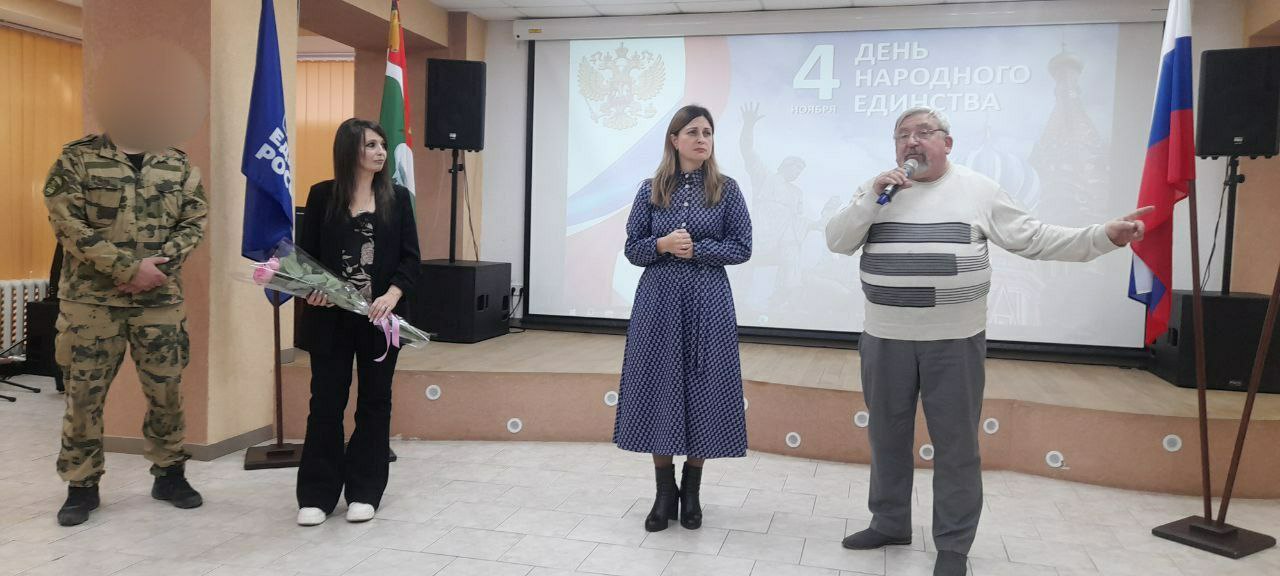 Сегодня, в малом зале РДК, состоялась встреча, на которой присутствовали руководитель социальных проектов Ирина Кузьминых и режиссер Ольга Каледина, организованное муниципальным координатор партпроекта «Женского движения... Сегодня, в малом зале РДК, состоялась встреча, на которой присутствовали руководитель социальных проектов Ирина Кузьминых и режиссер Ольга Каледина, организованное муниципальным координатор партпроекта «Женского движения...