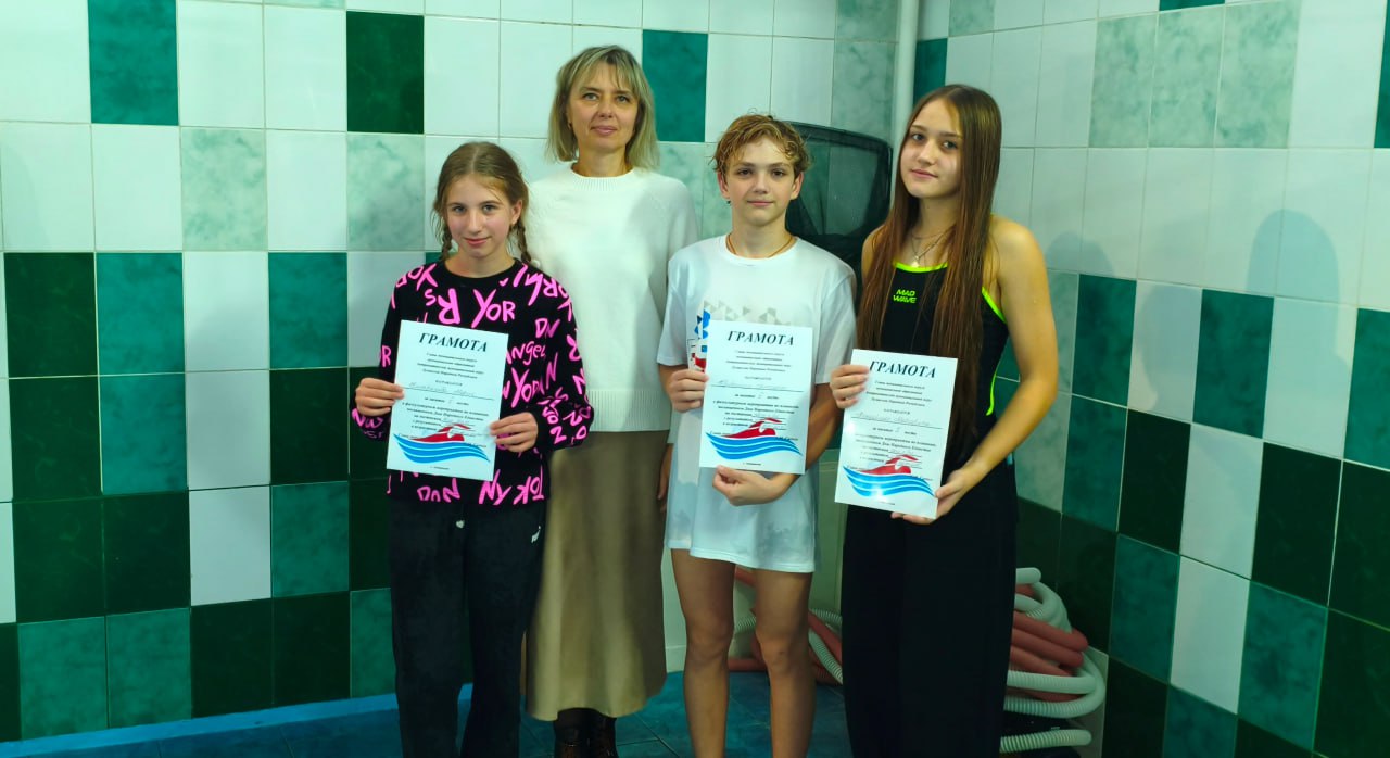 Ко Дню народного единства в Спортивном комплексе - Антрацит прошло физкультурное мероприятие по плаванию, в котором приняли участие спортсмены Антрацитовской спортивной школы Ко Дню народного единства в Спортивном комплексе - Антрацит прошло физкультурное мероприятие по плаванию, в котором приняли участие спортсмены Антрацитовской спортивной школы