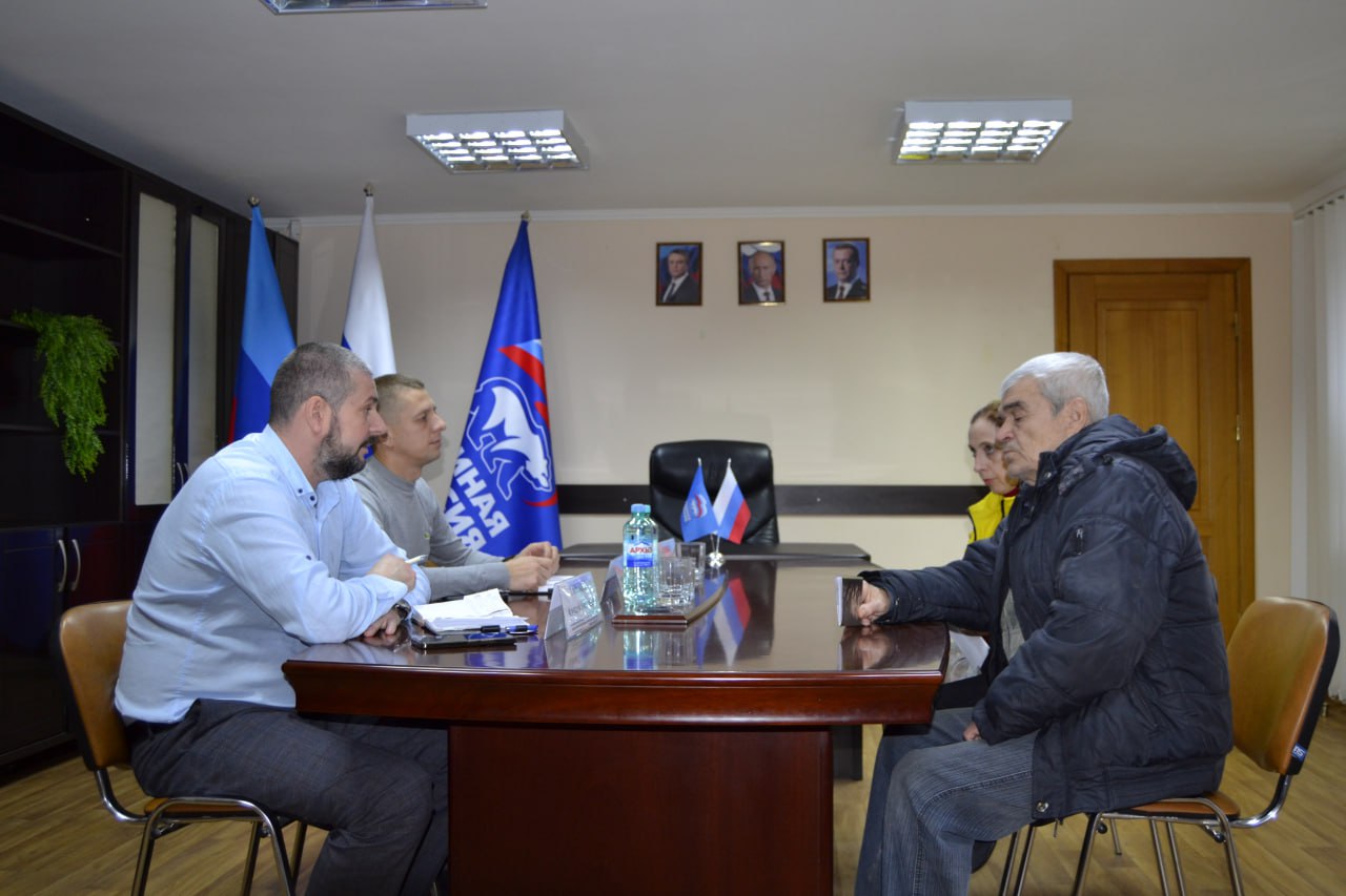 В Свердловской местной общественной приемной "Единой России" продолжаются приёмы граждан в рамках Недели приёмов по вопросам ЖКХ В Свердловской местной общественной приемной "Единой России" продолжаются приёмы граждан в рамках Недели приёмов по вопросам ЖКХ