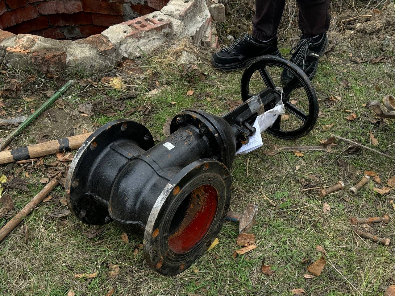 «Лугансквода» проводит плановые работы на одной из водопроводных насосных станций в Луганске «Лугансквода» проводит плановые работы на одной из водопроводных насосных станций в Луганске