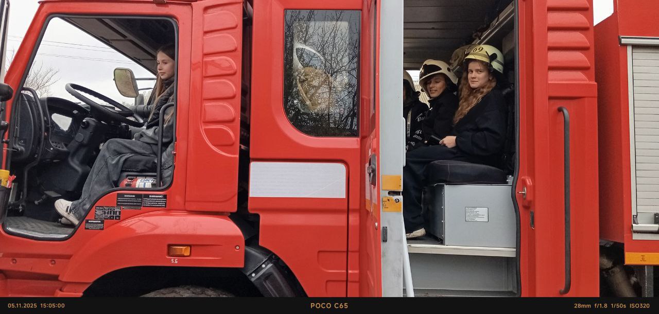 В Плахо-Петровке сотрудники МЧС совместно с библиотекой и сельским клубом провели мероприятие по пожарной безопасности под названием "Огонь ошибок не прощает" В Плахо-Петровке сотрудники МЧС совместно с библиотекой и сельским клубом провели мероприятие по пожарной безопасности под названием "Огонь ошибок не прощает"