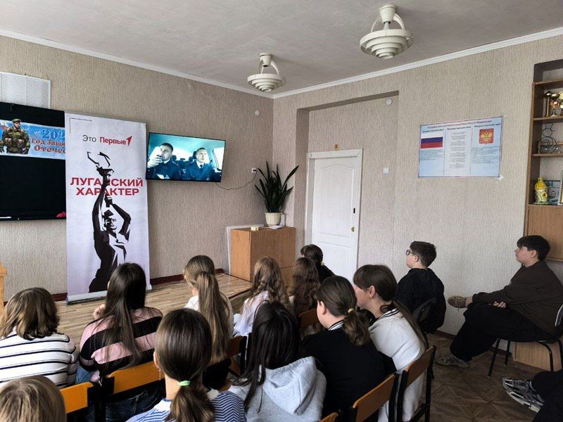 Школьники почтили память сотрудников МВД России Школьники почтили память сотрудников МВД России