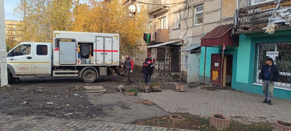 Аварийная бригада из шеф-региона отработала в ещё четырёх домах на улице Дружбы в городе Горское Аварийная бригада из шеф-региона отработала в ещё четырёх домах на улице Дружбы в городе Горское