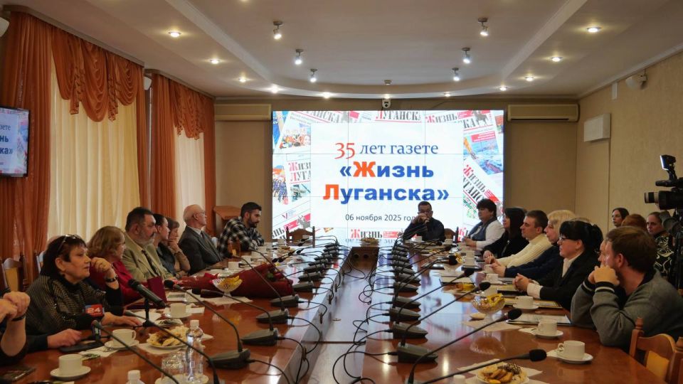 В Администрации города поздравили коллектив газеты "Жизнь Луганска" с 35-летним юбилеем В Администрации города поздравили коллектив газеты "Жизнь Луганска" с 35-летним юбилеем