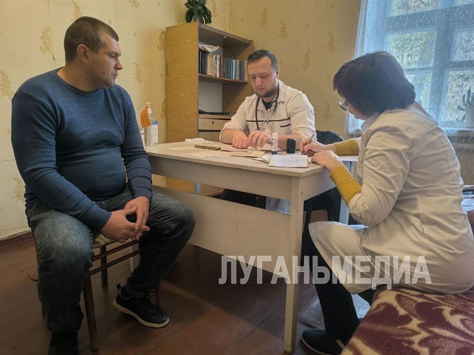 В пгт Червоногвардейское прошел мобильный выездной прием врачей Кировской центральной городской многопрофильной больницы В пгт Червоногвардейское прошел мобильный выездной прием врачей Кировской центральной городской многопрофильной больницы