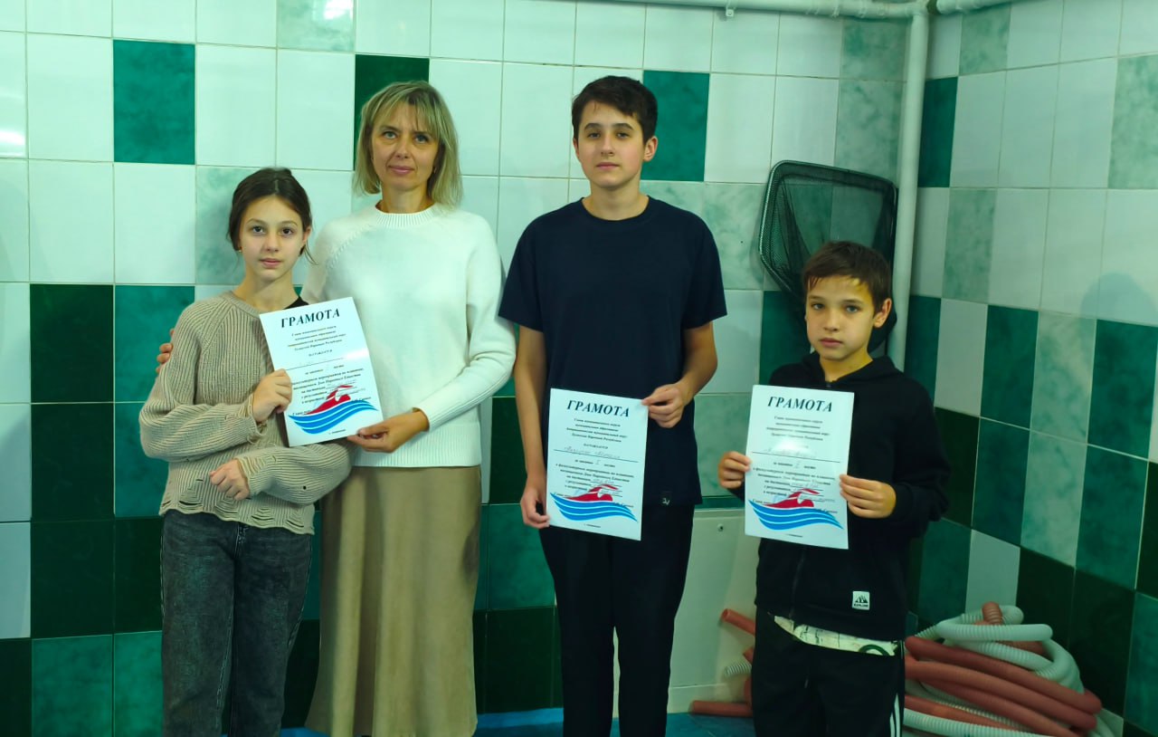 Ко Дню народного единства в Спортивном комплексе - Антрацит прошло физкультурное мероприятие по плаванию, в котором приняли участие спортсмены Антрацитовской спортивной школы Ко Дню народного единства в Спортивном комплексе - Антрацит прошло физкультурное мероприятие по плаванию, в котором приняли участие спортсмены Антрацитовской спортивной школы