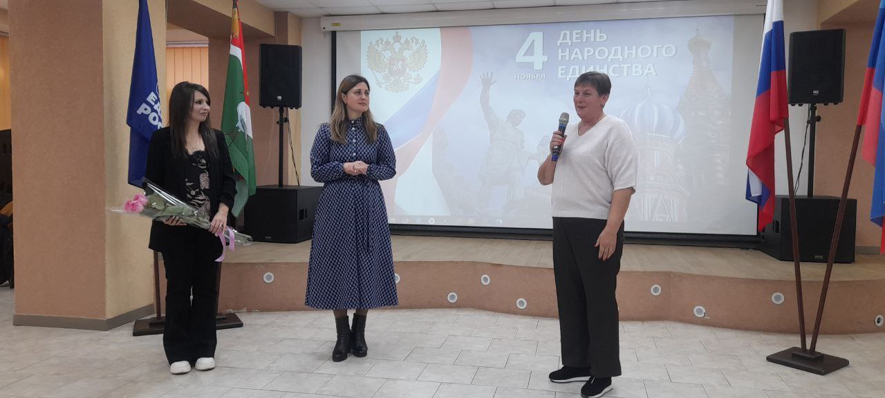 Сегодня, в малом зале РДК, состоялась встреча, на которой присутствовали руководитель социальных проектов Ирина Кузьминых и режиссер Ольга Каледина, организованное муниципальным координатор партпроекта «Женского движения... Сегодня, в малом зале РДК, состоялась встреча, на которой присутствовали руководитель социальных проектов Ирина Кузьминых и режиссер Ольга Каледина, организованное муниципальным координатор партпроекта «Женского движения...