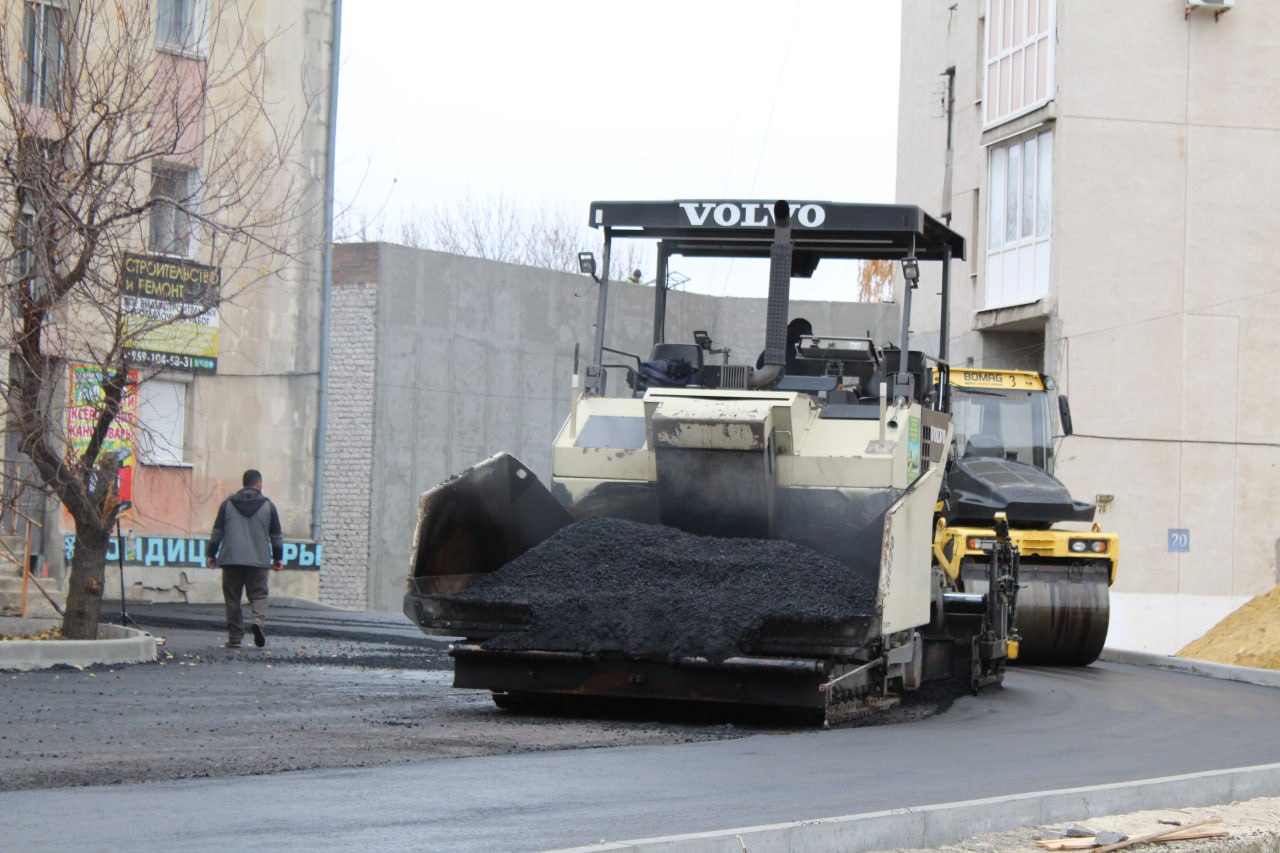 Сергей Козенко: Ознакомился с ходом работ по капитальному ремонту внутриквартальной дороги по адресу: улица Микроцентр, дома № 21–25 Сергей Козенко: Ознакомился с ходом работ по капитальному ремонту внутриквартальной дороги по адресу: улица Микроцентр, дома № 21–25
