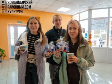 В Новоайдарском районном доме культуры 3 ноября 2025 года состоялся яркий и трогательный показ фильма «Красный шелк», приуроченный к празднованию Дня Народного Единства