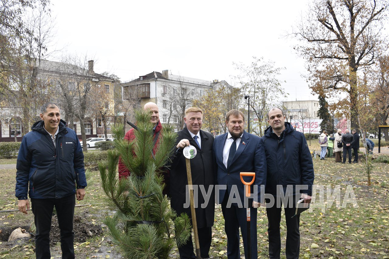 В столице ЛНР высадили новый Сад памяти В столице ЛНР высадили новый Сад памяти