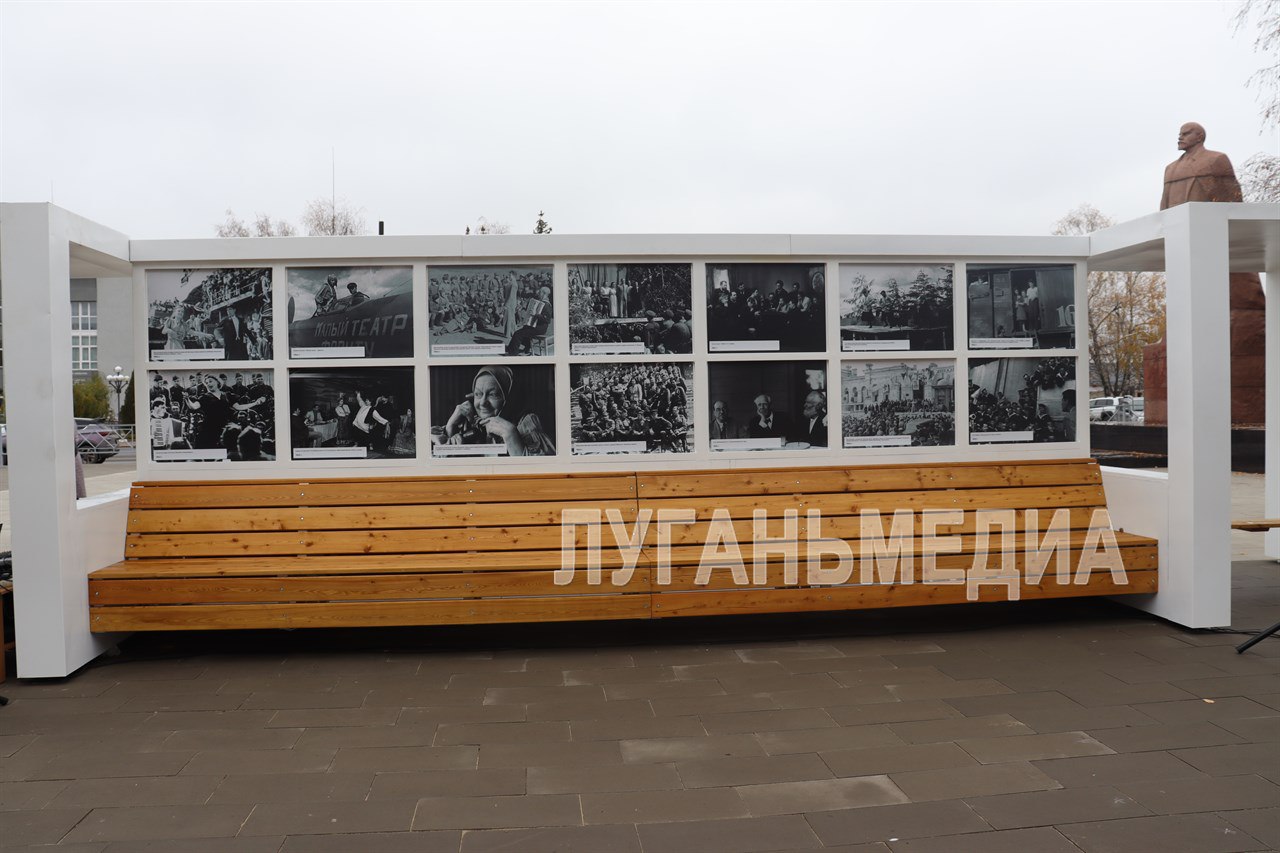На центральной площади Свердловска открылась выставка «Театральная площадь» На центральной площади Свердловска открылась выставка «Театральная площадь»