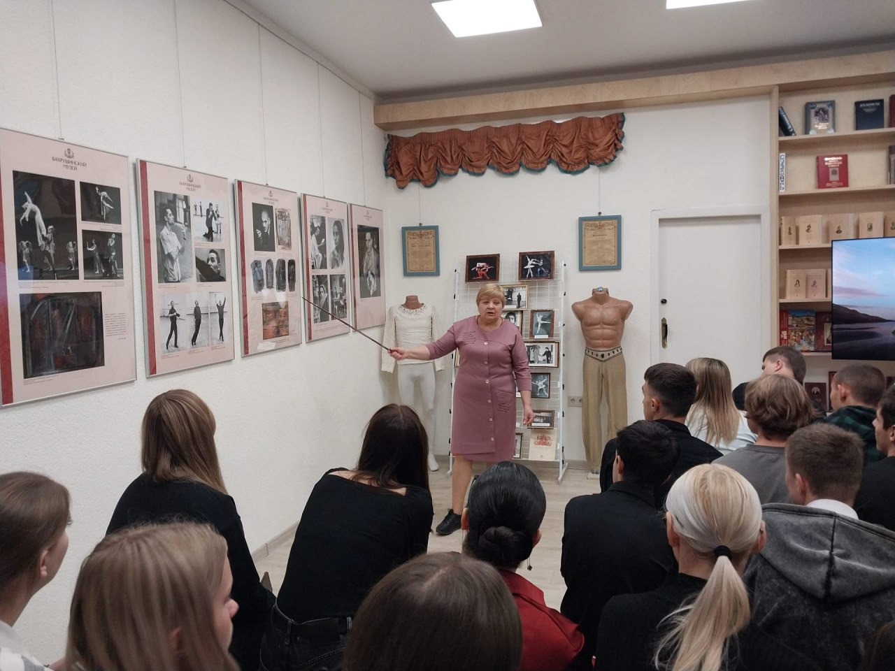 В Старобельске открылась выставка «Золотой век Юрия Григоровича» В Старобельске открылась выставка «Золотой век Юрия Григоровича»