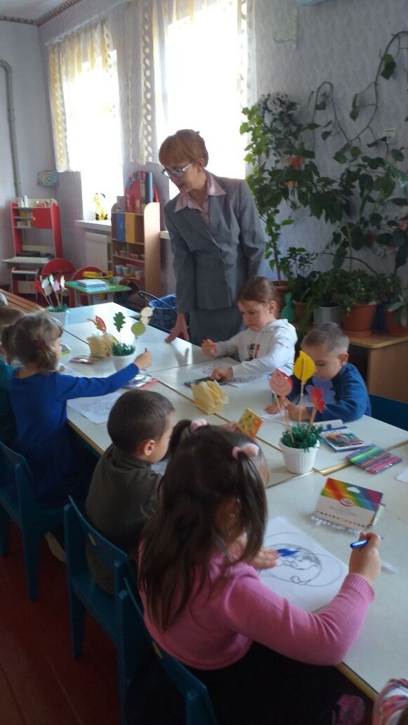 Ко Дню народного единства сотрудники Детского центра Чернухинского музея провели тематический час для воспитанников детского сада «Ромашка» Ко Дню народного единства сотрудники Детского центра Чернухинского музея провели тематический час для воспитанников детского сада «Ромашка»