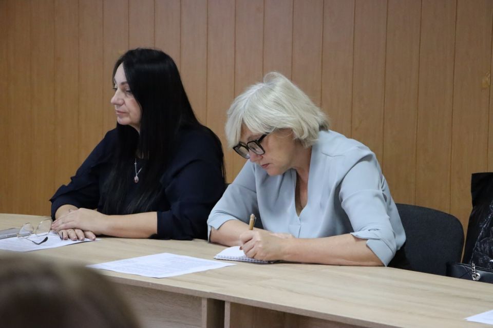 В Стаханове обсудили вопросы раннего выявления семейного неблагополучия В Стаханове обсудили вопросы раннего выявления семейного неблагополучия