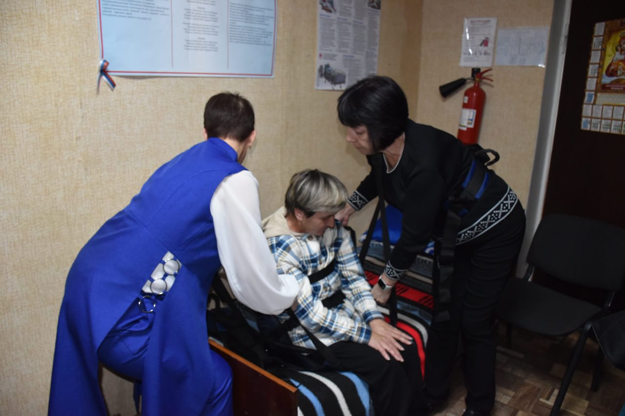 В рамках проекта «Старшее поколение», при поддержке партии «Единая Россия» 5 ноября в ГБУ ЛНР «Брянковский КЦСОН» открылась школа родственного ухода «Брянка. Жить дома» и бесплатный пункт проката средств малой технической... В рамках проекта «Старшее поколение», при поддержке партии «Единая Россия» 5 ноября в ГБУ ЛНР «Брянковский КЦСОН» открылась школа родственного ухода «Брянка. Жить дома» и бесплатный пункт проката средств малой технической...