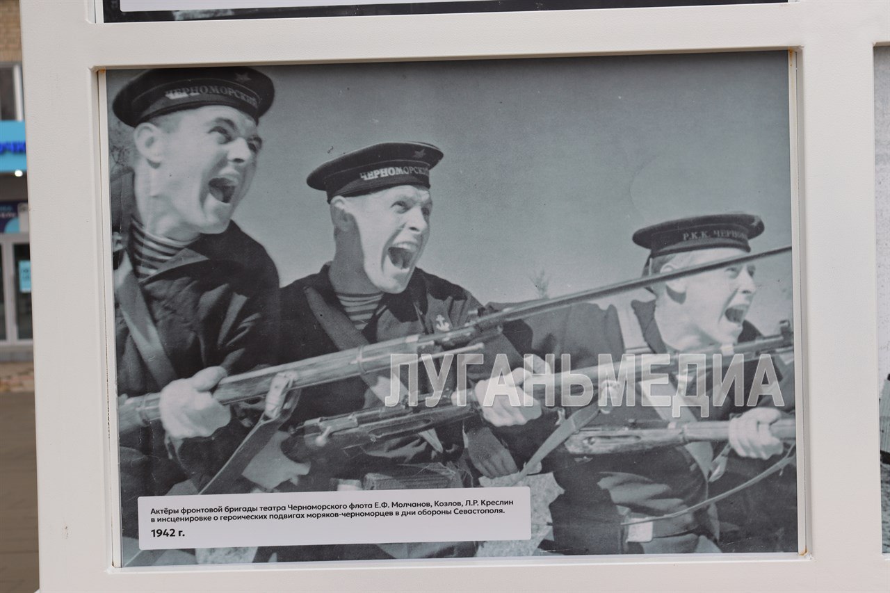 На центральной площади Свердловска открылась выставка «Театральная площадь» На центральной площади Свердловска открылась выставка «Театральная площадь»