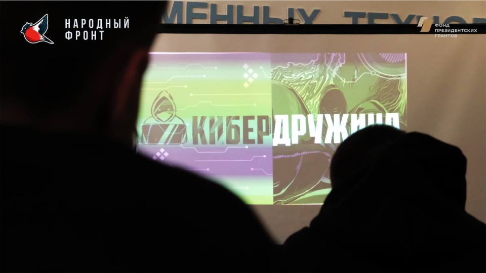 Молодёжка Народного фронта приехала в ГБОУ СПО ЛНР «Луганский художественно промышленный колледж» с агитационной Молодёжка Народного фронта приехала в ГБОУ СПО ЛНР «Луганский художественно промышленный колледж» с агитационной