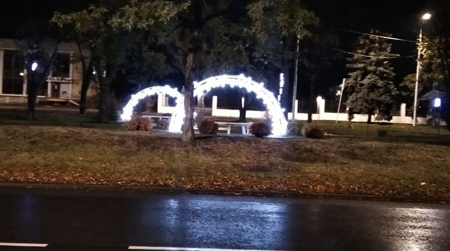 "Луганскгорсвет" продолжает работу по улучшению уличного освещения "Луганскгорсвет" продолжает работу по улучшению уличного освещения