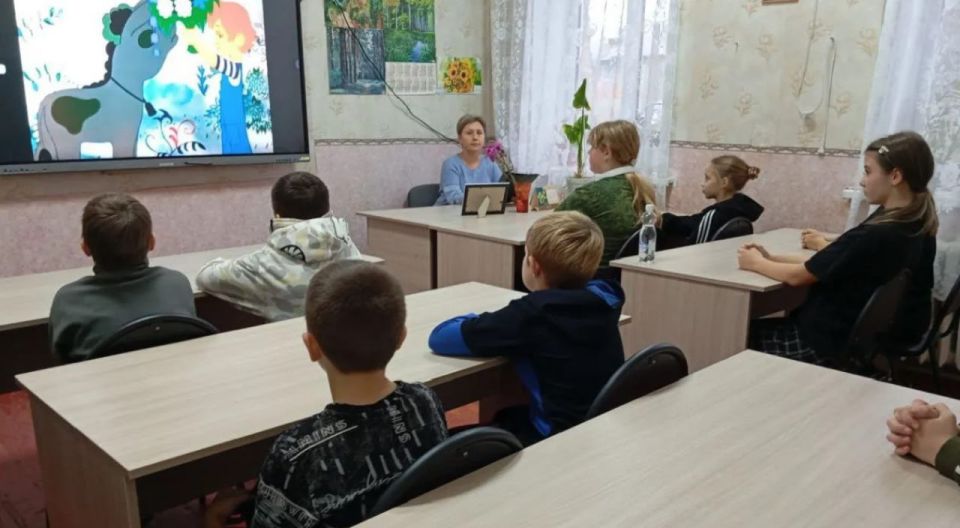 5 ноября обучающиеся Детской школы искусств №1 города Брянки приняли участие в рефлексивной беседе заместителя директора Инны Дементьевой "Коррупция в сказках 5 ноября обучающиеся Детской школы искусств №1 города Брянки приняли участие в рефлексивной беседе заместителя директора Инны Дементьевой "Коррупция в сказках