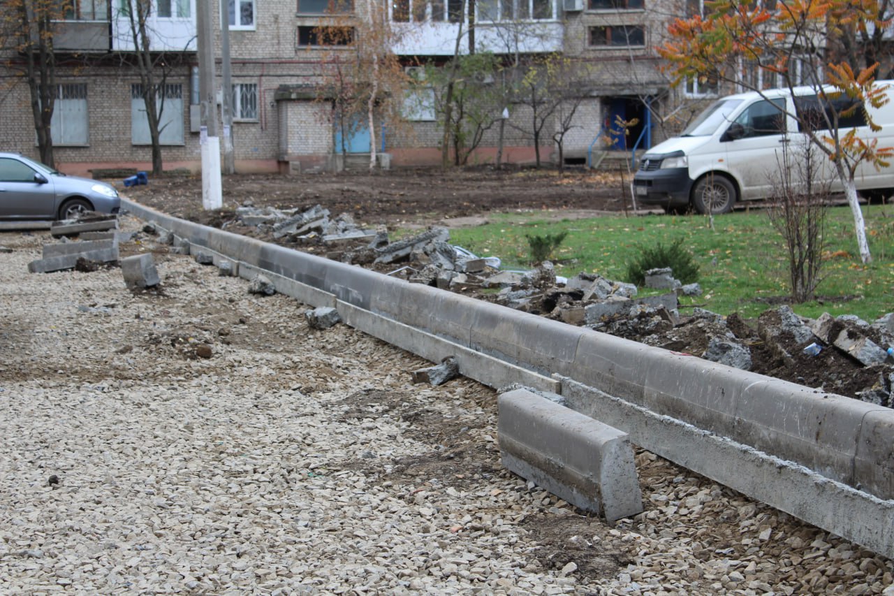 Сергей Козенко: Ознакомился с ходом работ по капитальному ремонту внутриквартальной дороги по адресу: улица Микроцентр, дома № 21–25 Сергей Козенко: Ознакомился с ходом работ по капитальному ремонту внутриквартальной дороги по адресу: улица Микроцентр, дома № 21–25