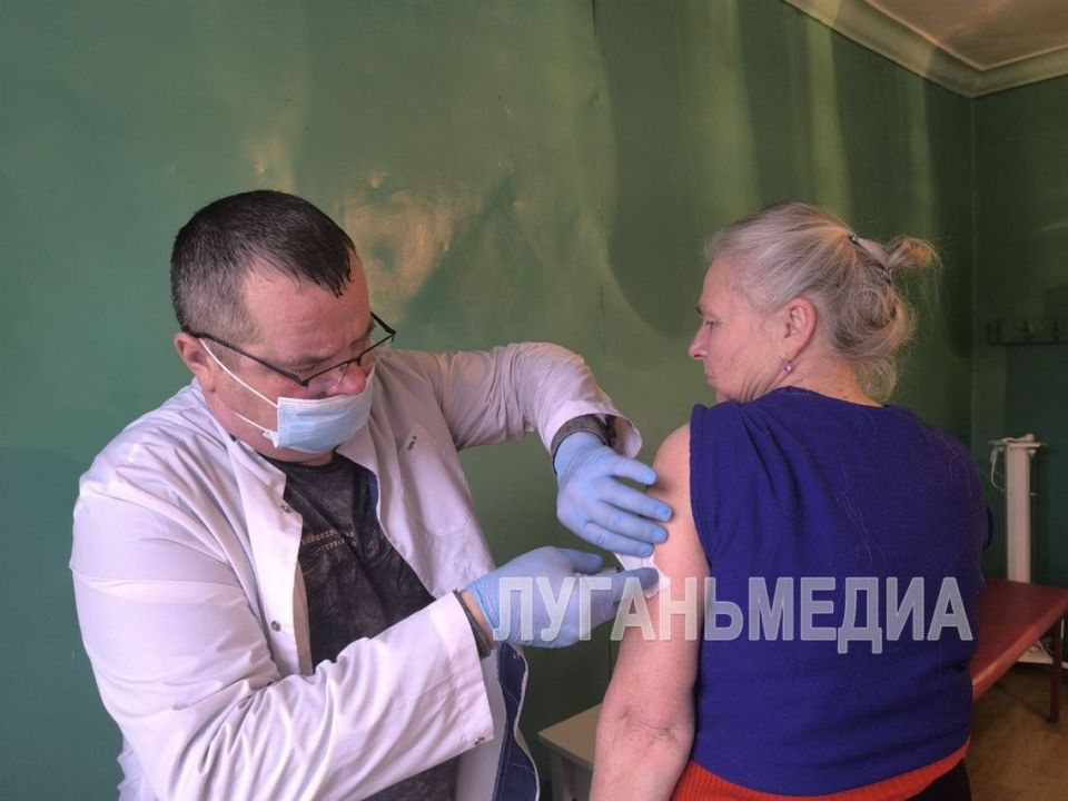 В пгт Червоногвардейское прошел мобильный выездной прием врачей Кировской центральной городской многопрофильной больницы В пгт Червоногвардейское прошел мобильный выездной прием врачей Кировской центральной городской многопрофильной больницы