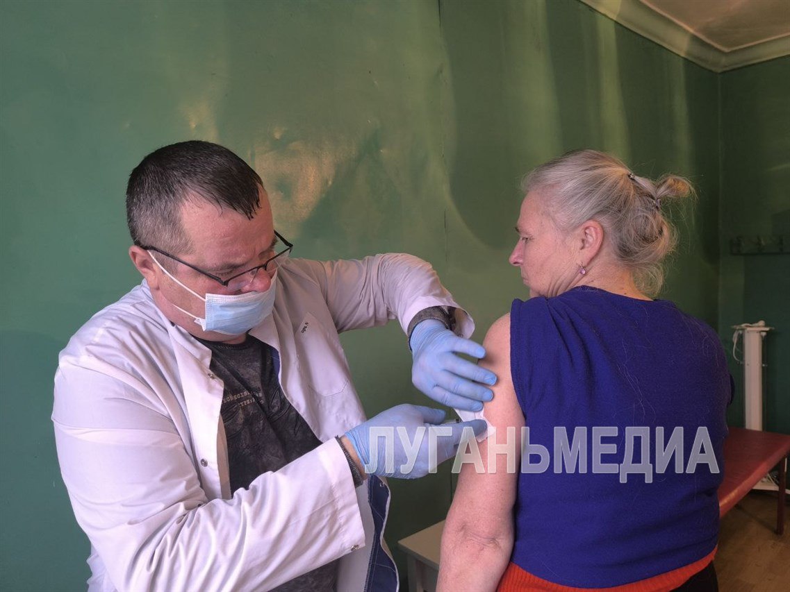 В пгт Червоногвардейское прошел мобильный выездной прием врачей Кировской центральной городской многопрофильной больницы В пгт Червоногвардейское прошел мобильный выездной прием врачей Кировской центральной городской многопрофильной больницы