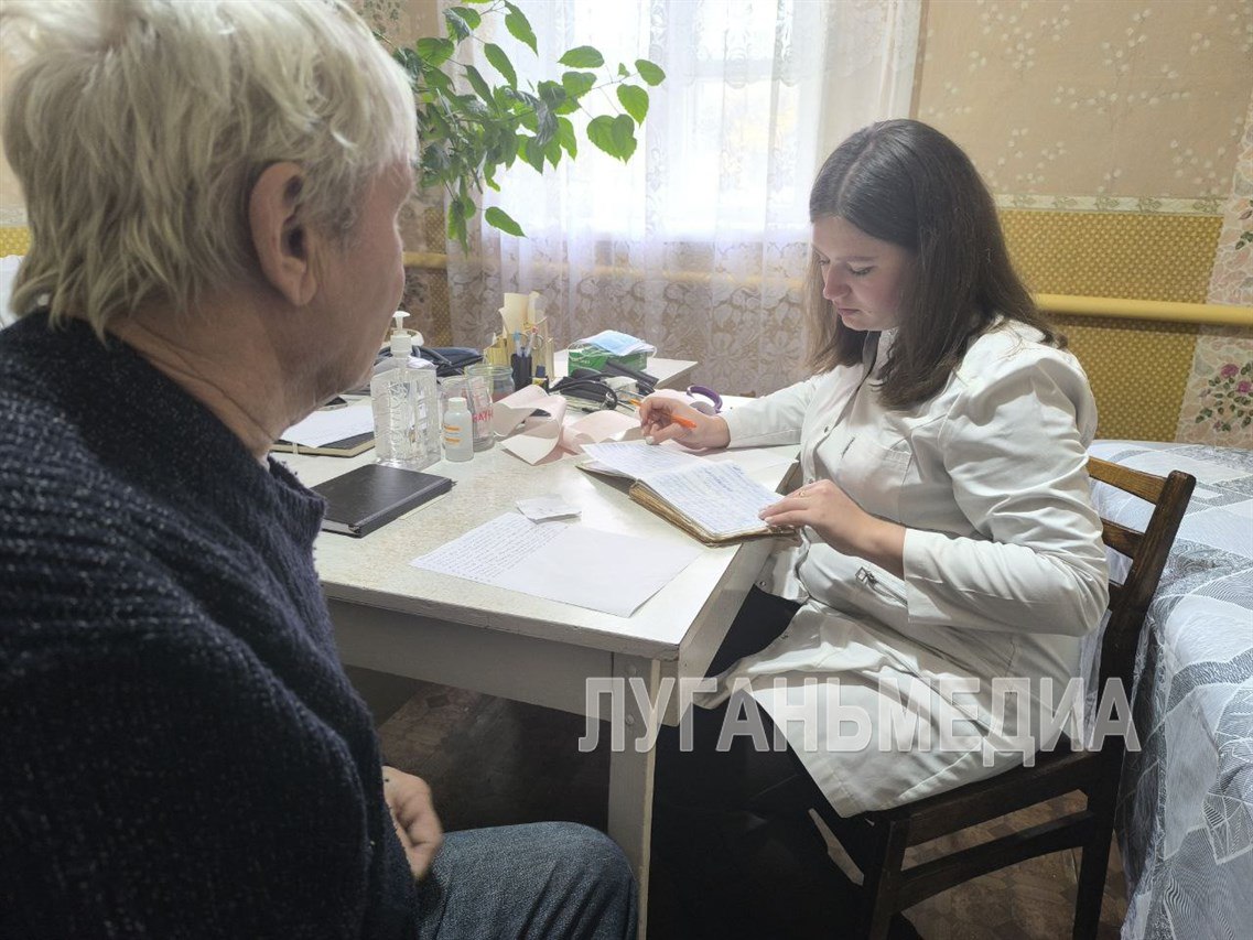 В пгт Червоногвардейское прошел мобильный выездной прием врачей Кировской центральной городской многопрофильной больницы В пгт Червоногвардейское прошел мобильный выездной прием врачей Кировской центральной городской многопрофильной больницы