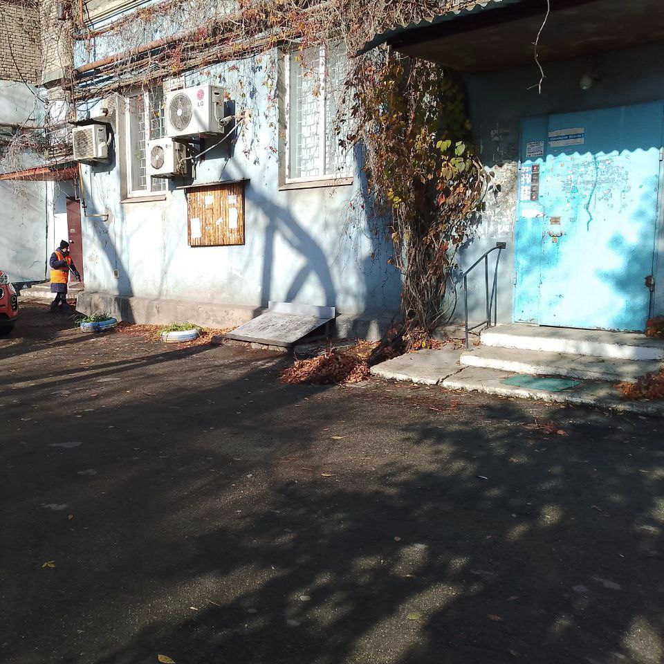 Луганский филиал Управляющей компании активно борется с осенним листопадом, обеспечивая чистоту и порядок на благоустроенных территориях Луганский филиал Управляющей компании активно борется с осенним листопадом, обеспечивая чистоту и порядок на благоустроенных территориях