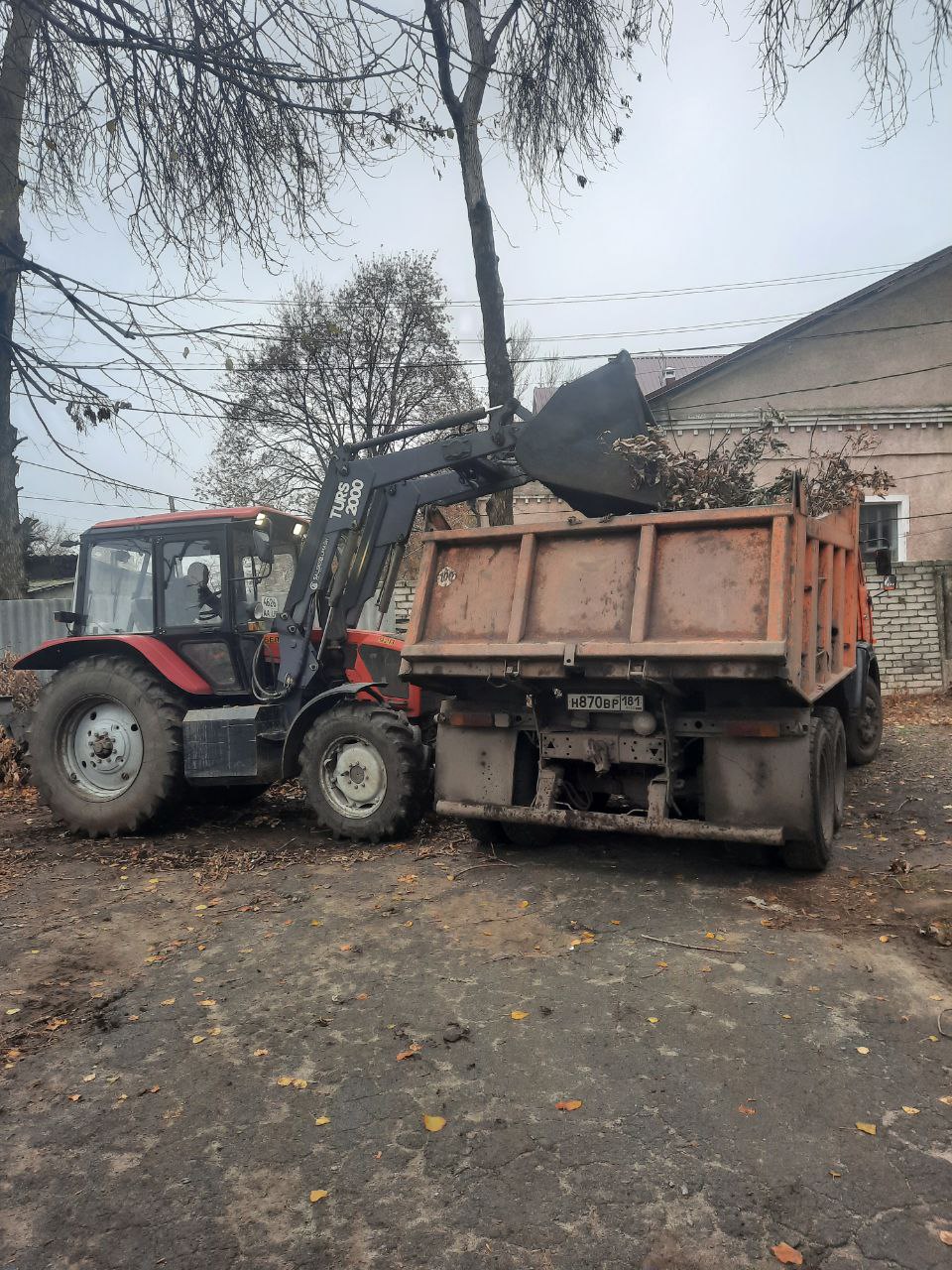 Андрей Рубанцов: Коммунальщики на страже чистоты: как убирают спиленные деревья Андрей Рубанцов: Коммунальщики на страже чистоты: как убирают спиленные деревья
