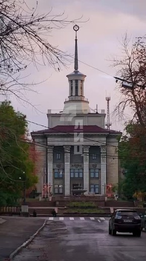 Этот ноябрь не прекращает радовать красками осени и теплыми днями А Луганск - своей красотой