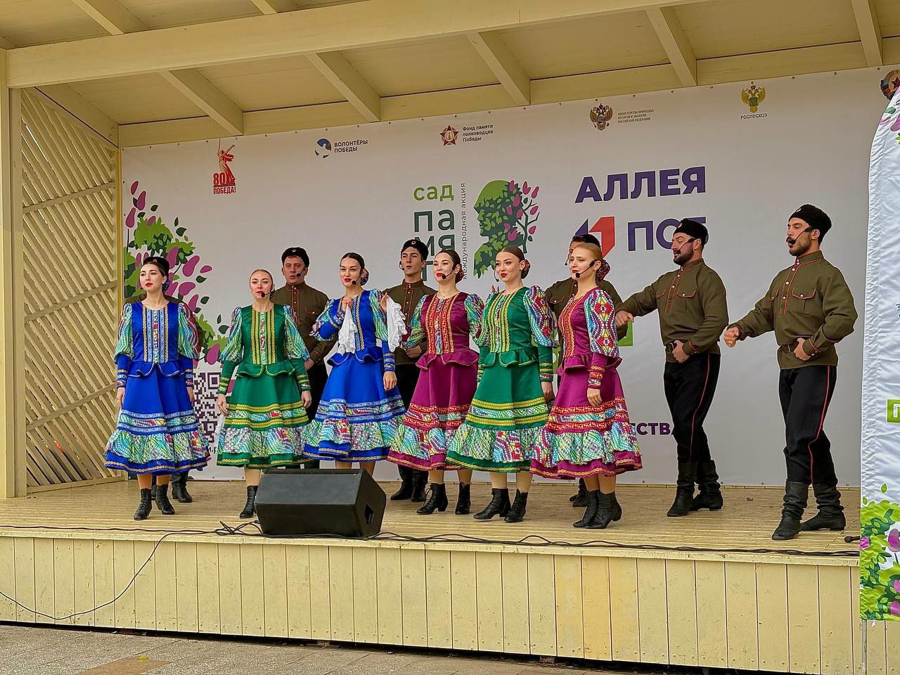 Памятная аллея ПСБ украсила сквер им. Молодой гвардии Луганска Памятная аллея ПСБ украсила сквер им. Молодой гвардии Луганска